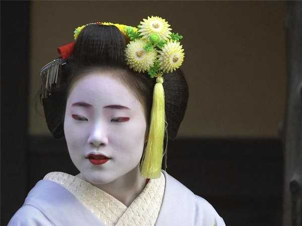 Японские женские прически – традиционные и современные женские стрижки, челки как у японок для девушек, как сделать с палочками на средние, короткие, длинные волосы, национальные, модные пучки своими руками поэтапно, хин и другие виды укладок, фото