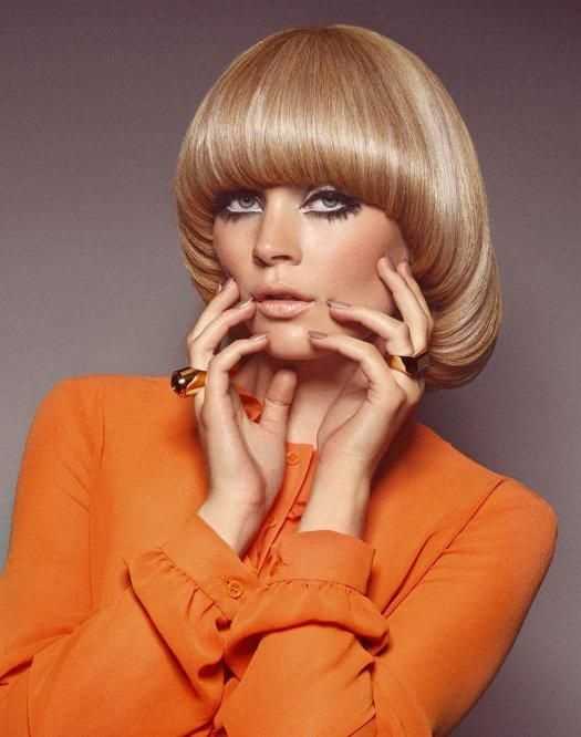 Женские прически 70 годов фото – фото женских модных стрижек, одежды в стиле 1970, тенденции моды, что носили и как красились женщины, описание того времени, самые популярные укладки на длинные, средние и короткие волосы, как их сделать самостоятельно, что для этого нужно, звездные примеры